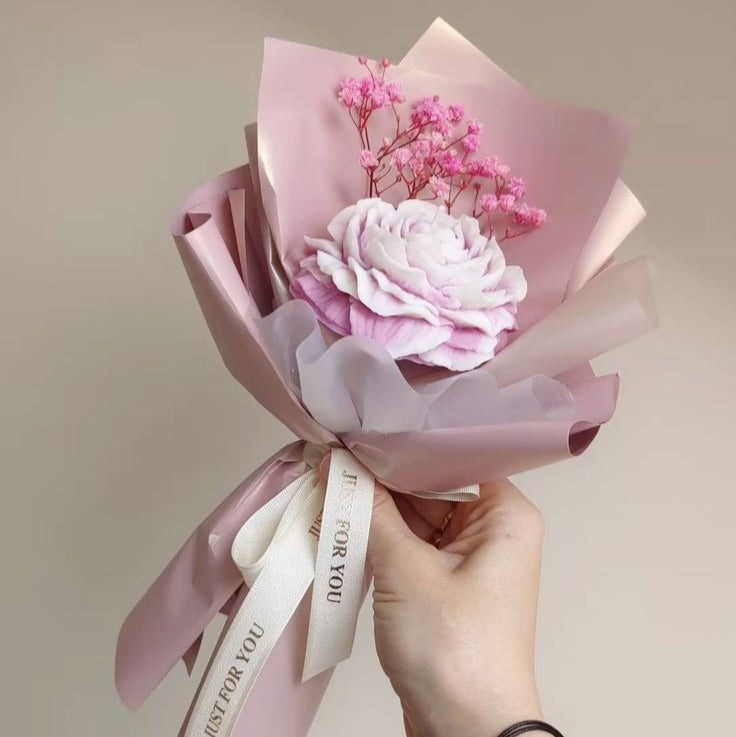 Scented Candle Bouquet – Elegant Floral Gift for Special Occasions RiwayatbyRida